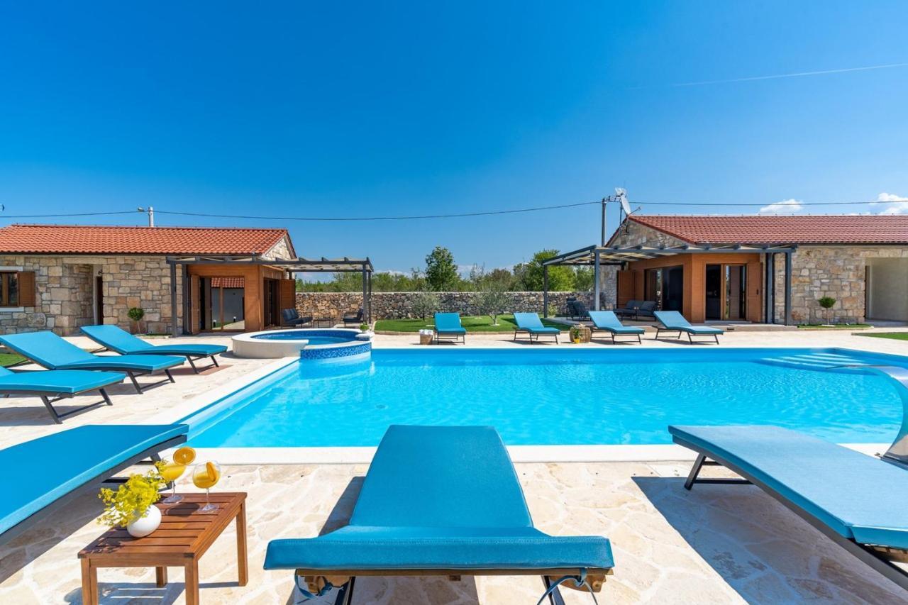 New! Promina Luxury Villa With 72Sqm Heated Pool, Jacuzzi, Infrared Sauna, Tennis Court, Media Room Bogatić Dış mekan fotoğraf