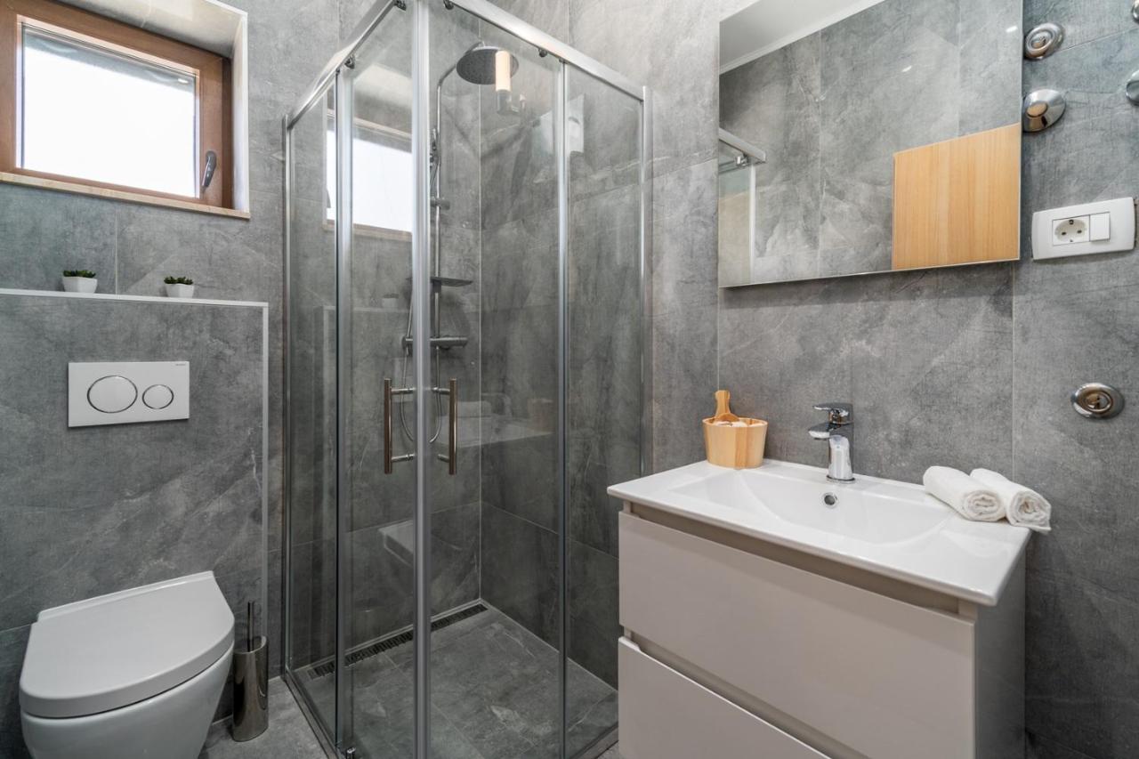 New! Promina Luxury Villa With 72Sqm Heated Pool, Jacuzzi, Infrared Sauna, Tennis Court, Media Room Bogatić Dış mekan fotoğraf