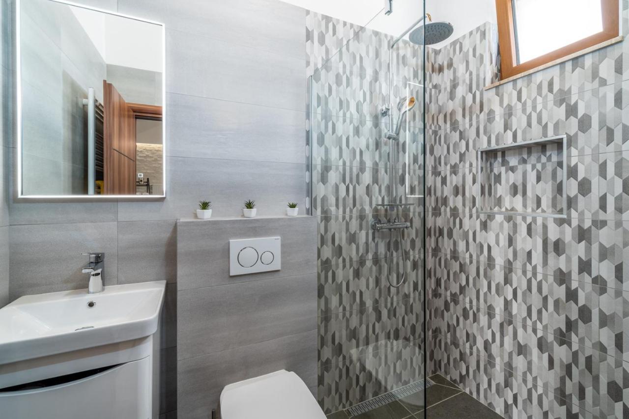 New! Promina Luxury Villa With 72Sqm Heated Pool, Jacuzzi, Infrared Sauna, Tennis Court, Media Room Bogatić Dış mekan fotoğraf