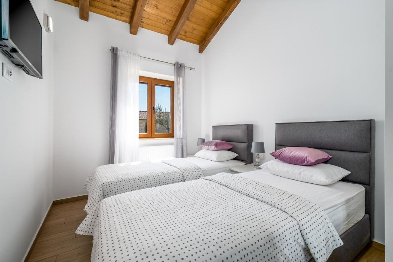New! Promina Luxury Villa With 72Sqm Heated Pool, Jacuzzi, Infrared Sauna, Tennis Court, Media Room Bogatić Dış mekan fotoğraf