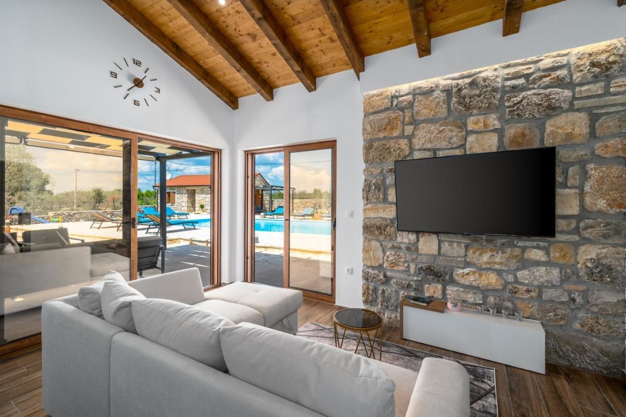 New! Promina Luxury Villa With 72Sqm Heated Pool, Jacuzzi, Infrared Sauna, Tennis Court, Media Room Bogatić Dış mekan fotoğraf